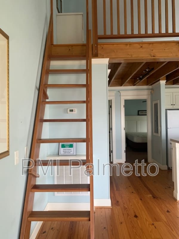 Foto del edificio - 1016 Sandalwood Rd