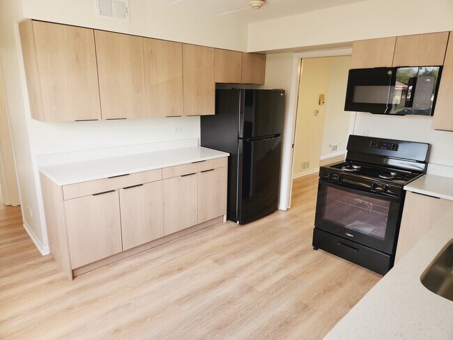 Building Photo - 32 E 58th St