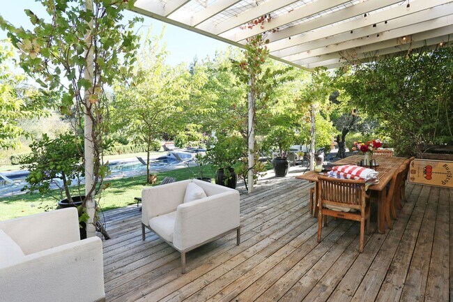 Building Photo - Gorgeous 4BR/3BA Single Family Home in the heart of Sonoma Wine Country, Pool, Deck, Pickle Ball ...