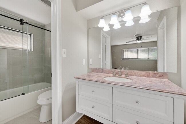 Foto del edificio - 11107 Cedarview Ln