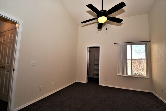 Building Photo - Cute & Cozy Apartment with One Car Garage ...