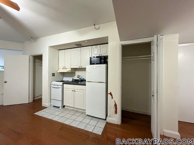 Building Photo - 529 Beacon St