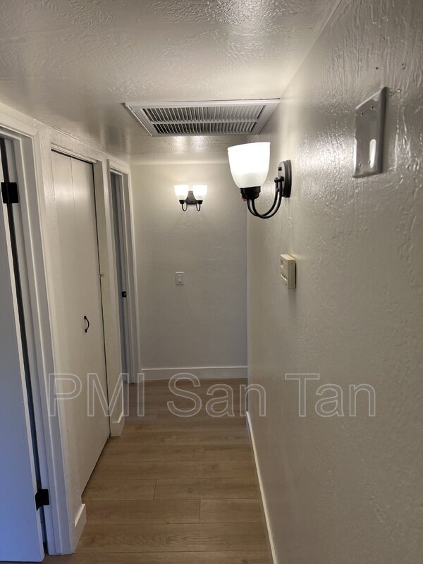 Building Photo - 10 W Concorda Dr