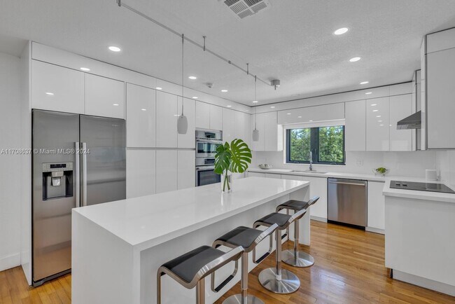 Foto del edificio - 1347 Bird Rd