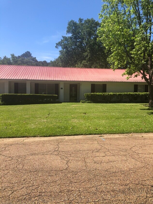 Beautiful 3 Bedroom Home in Brandon with A... House for Rent in