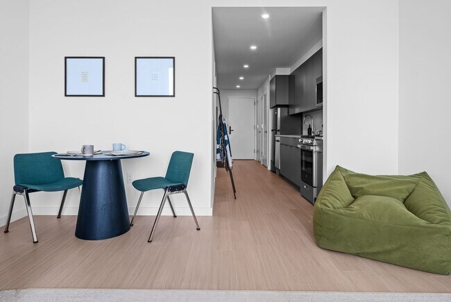 Interior Photo - CMPND 15 Central