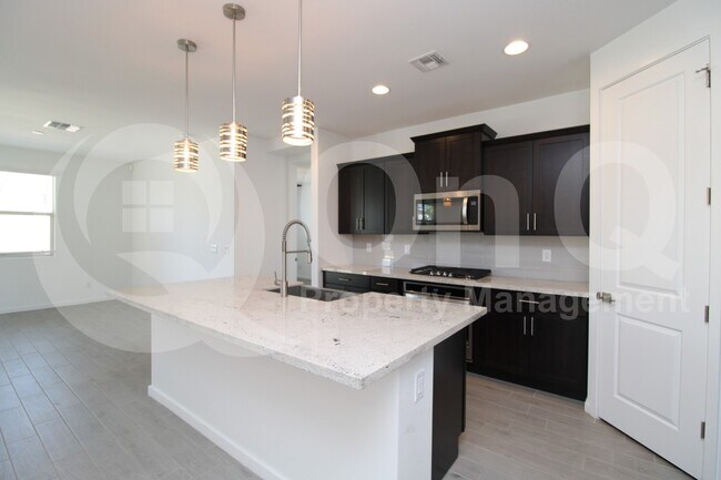 Foto del edificio - 17694 W Pinnacle Vista Dr