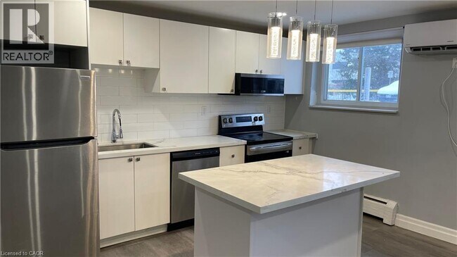 Photo du bâtiment - 413 Hazel St