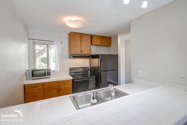 Foto del edificio - Stylish 2Bdm 1Ba Condo in Gated Clairemont Mesa Community!
