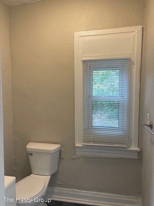 Foto del edificio - 5 br, 1.5 bath House - 2638 Chestnut Ave