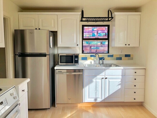 Building Photo - Charming 2BD Cottage in Westwood – Availab...