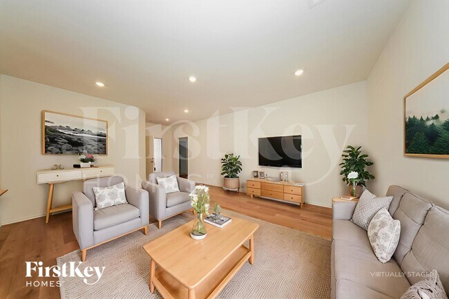 Building Photo - 441 Labelle Ln