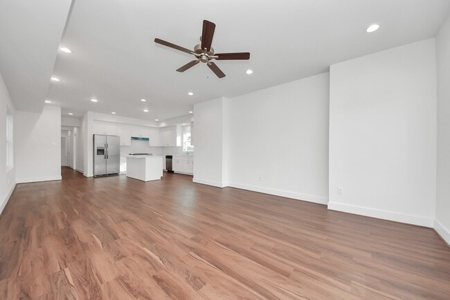 Building Photo - 611 E 39th St