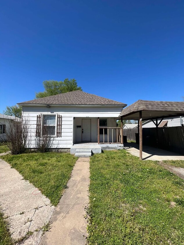 Primary Photo - SPRING SPECIAL: HALF OF FIRST MONTH RENT! ...