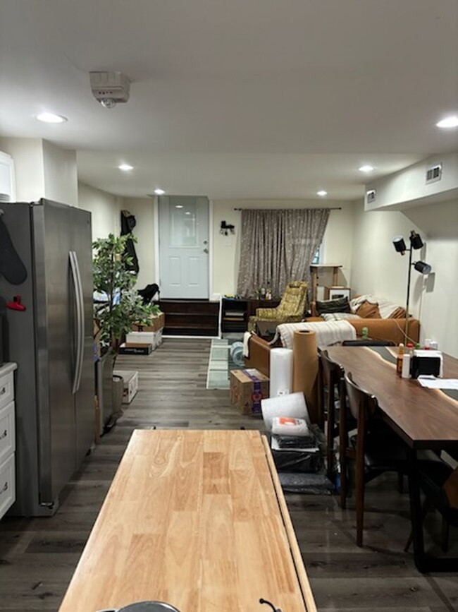 Foto del edificio - 1017 W 36th St