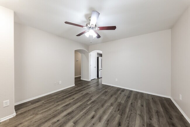 Building Photo - 11834 W Sunnyside Dr