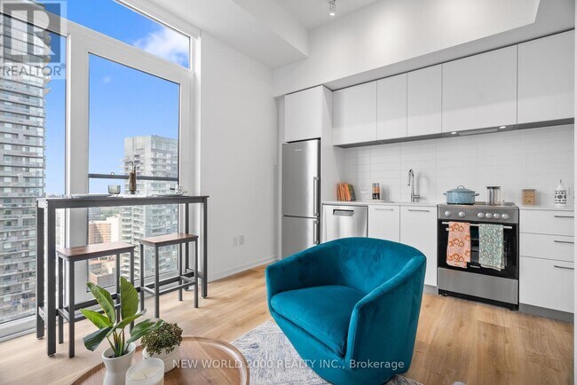 Photo du bâtiment - 101 Roehampton Ave