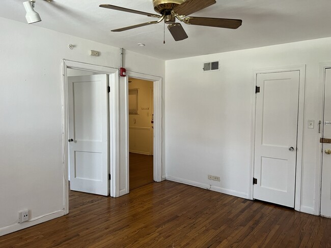 Building Photo - 10 E Jefferson Ave