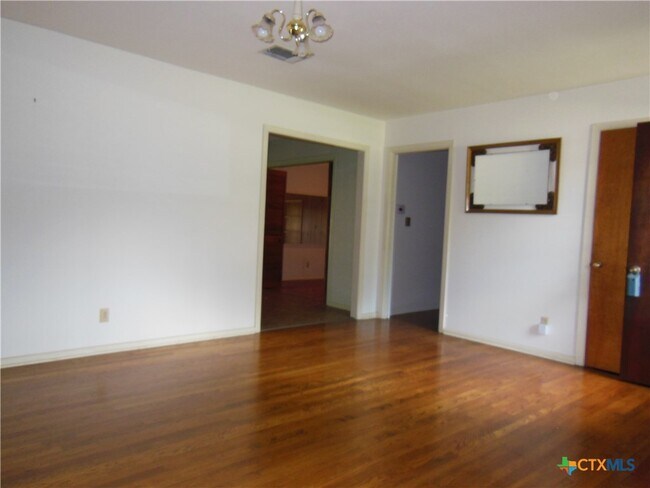 Foto del edificio - 391 Oakcrest Dr