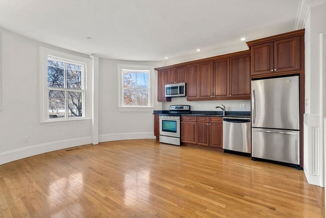 Building Photo - 244 Beacon St
