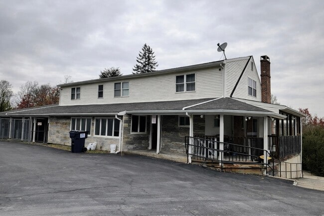 Building Photo - 211 friemann Ln