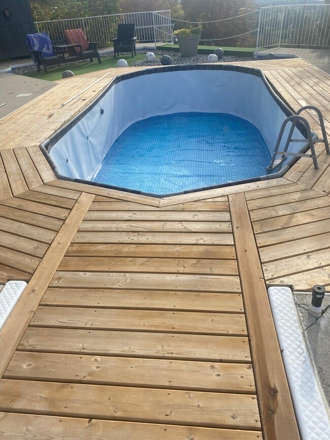 Building Photo - 845 Toovey Rd