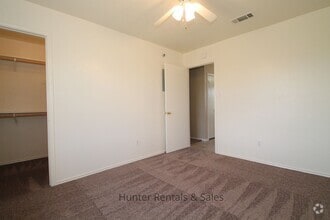 Building Photo - 1510 Benttree Dr
