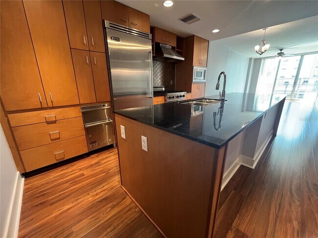 Foto del edificio - 1120 E Kennedy Blvd