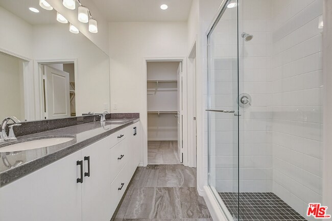 Foto del edificio - 681 S District Way
