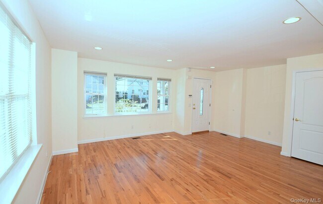 Foto del edificio - 74 Firwood Rd