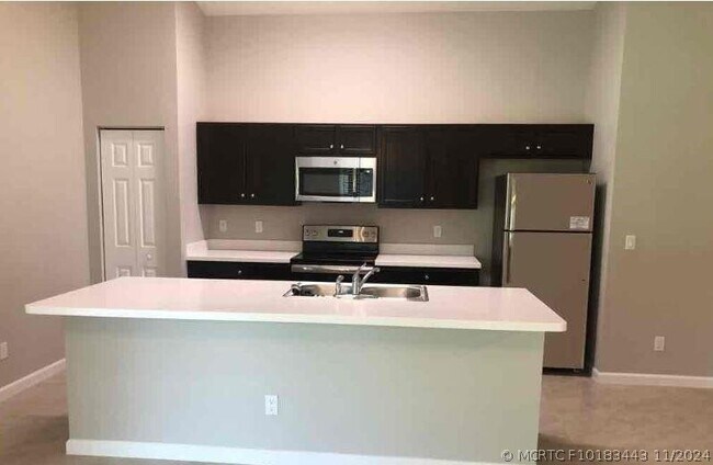 Building Photo - 4502 SW Yamada Dr