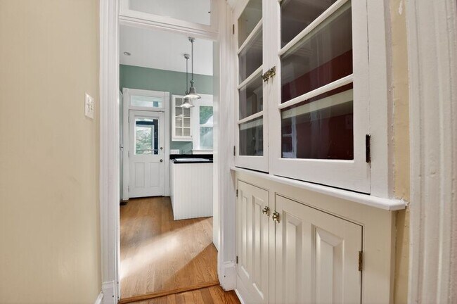 Foto del edificio - 1319 Massachusetts Ave SE