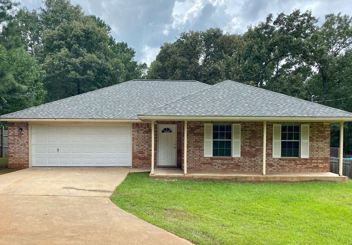 Primary Photo - HOME AVAILABLE IN CENTRAL HEIGHTS!!! NO PE...