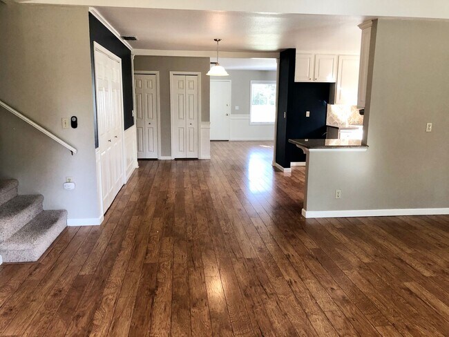Building Photo - 5766 Mesa Verde Cir