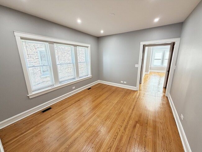 Building Photo - 4838 W Addison St