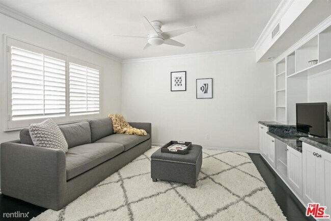 Building Photo - 2 br, 2.5 bath House - 1578 Palisades Dr