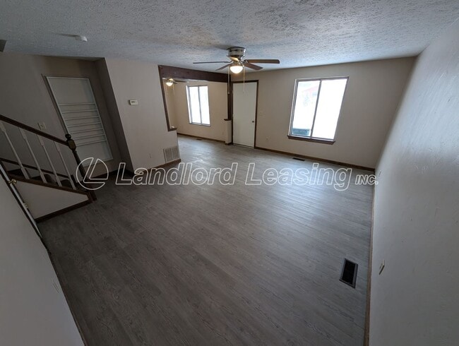 Foto del edificio - North Ridgeville Split Level with New Kitchen and Updates!
