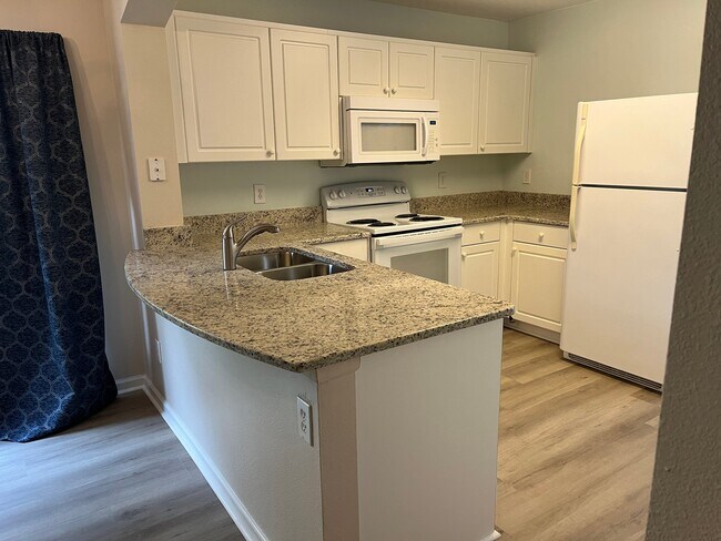Building Photo - 975 Luminary Cir