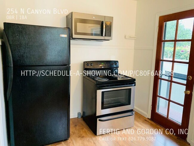 Building Photo - Studio Back House in North Monrovia