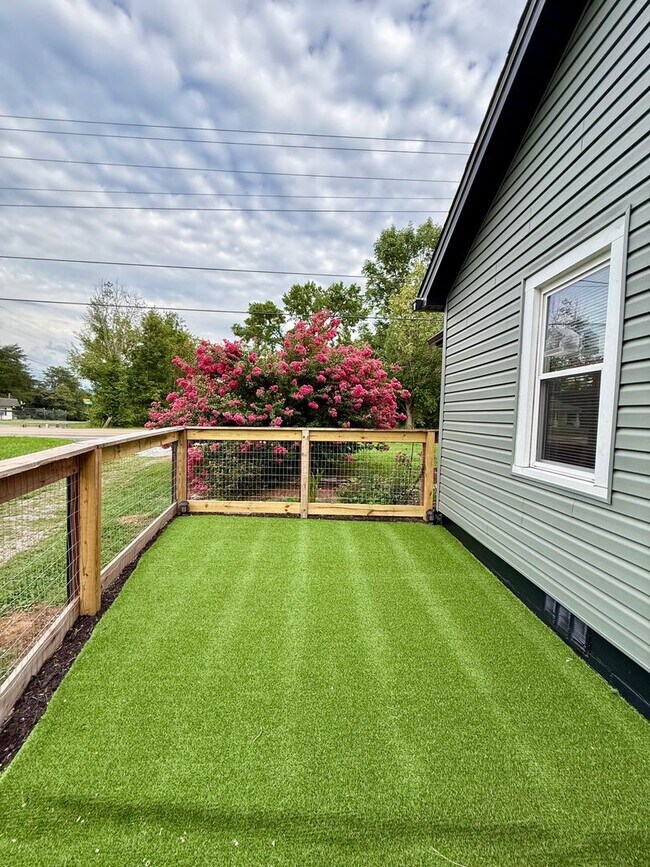 Building Photo - Maryville 37801 - One-level, 3 bedroom, 1....
