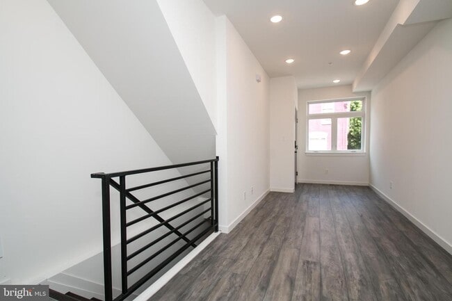 Building Photo - 961 N 45th St