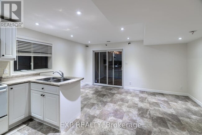 Building Photo - 35 Hummingbird Ln