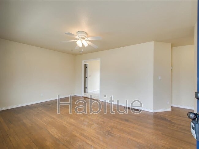 Building Photo - 4919 W Wylie Ln