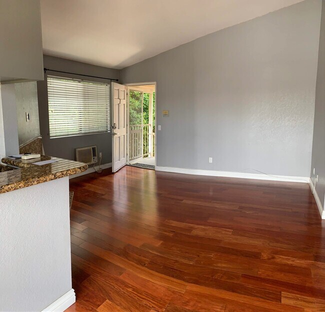 Building Photo - Beautiful North Park Condo Coming Soon! Av...