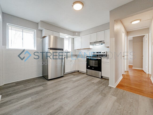 Building Photo - NOW OFFERING $250 OFF FIRST FULL MONTH IF ...