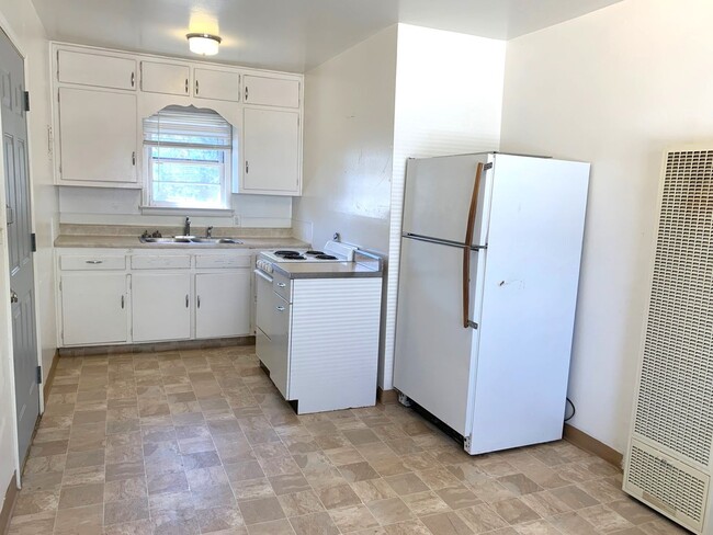 Building Photo - Small 1 bedroom house, small dog OK