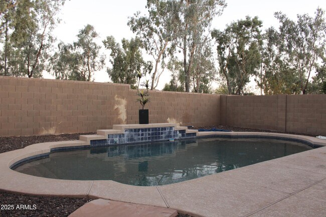 Building Photo - 4145 E Santa Fe Ln