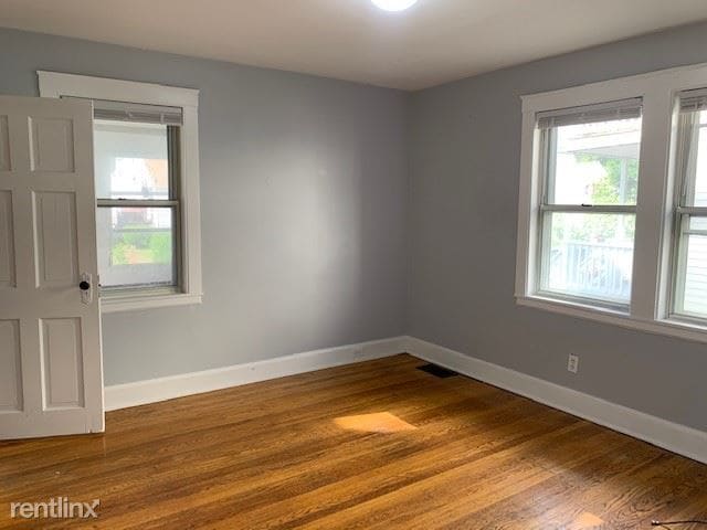 Building Photo - 2 br, 1 bath Apartment - 11 Whiton Ave