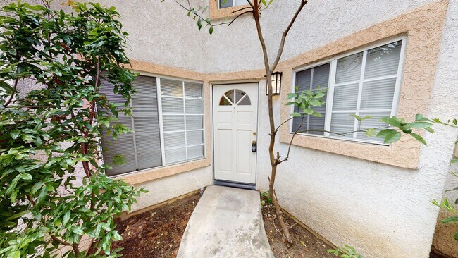 Building Photo - Two Story 3 Bedroom 3 Bathroom Townhome w/...