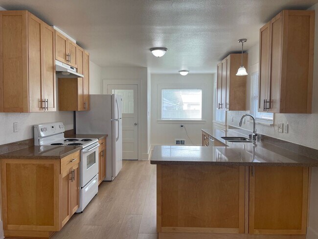 Building Photo - Adorable 2 Bedroom House in S Tacoma!